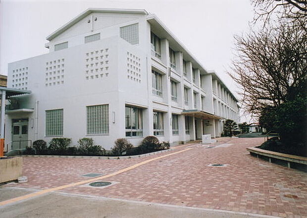綾瀬市立綾瀬中学校まで268m