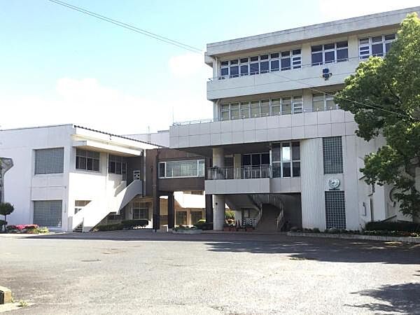 愛川町立愛川東中学校まで1644m