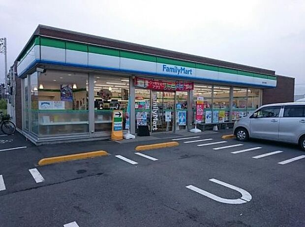 ファミリーマート愛川中津店まで708m