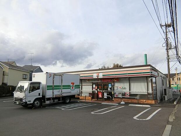 セブン-イレブン 厚木恩名3丁目店まで209m