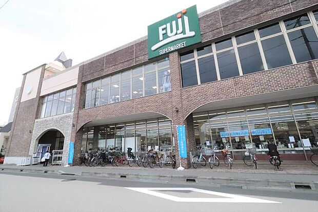 Fuji寒川店まで969m