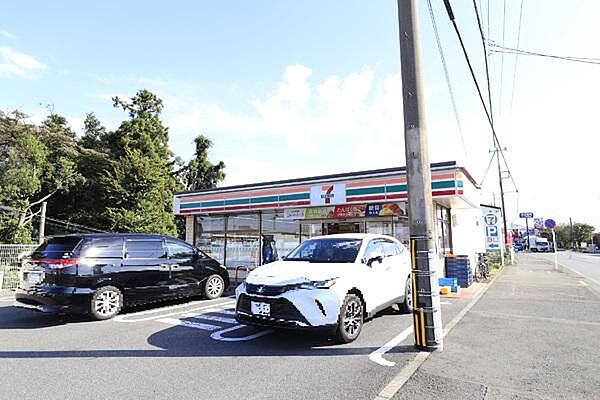 セブンイレブン綾瀬大上8丁目店まで673m