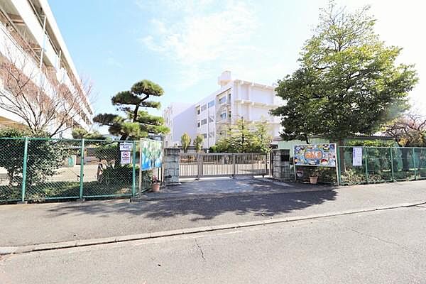 海老名市立海西中学校まで588m