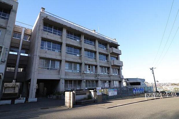 厚木市立玉川中学校まで2498m