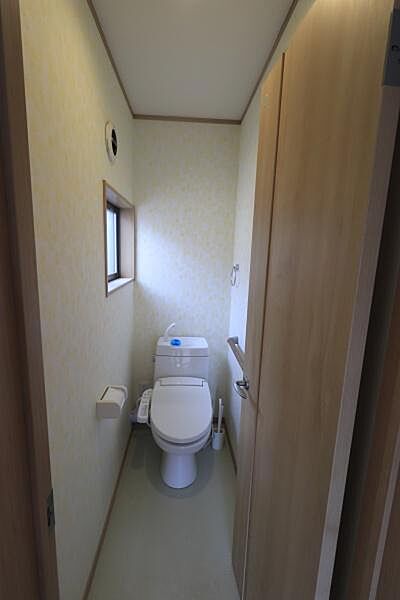ウォシュレット付きのトイレです。