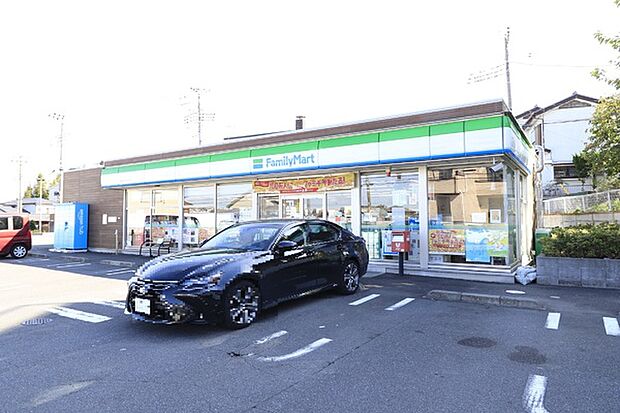 ファミリーマート綾瀬寺尾本町店まで511m