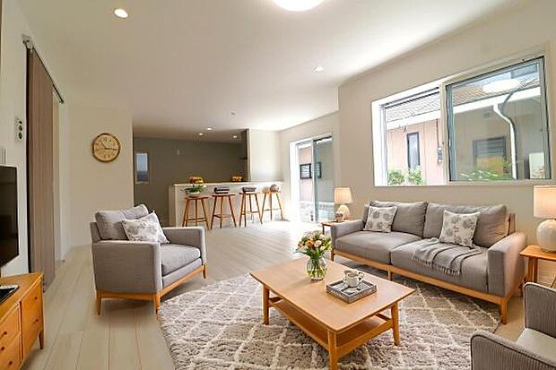 本画像はＣＧで作成しており、実際に現地に家具は置かれておりません。また価格に家具は含まれておりません。