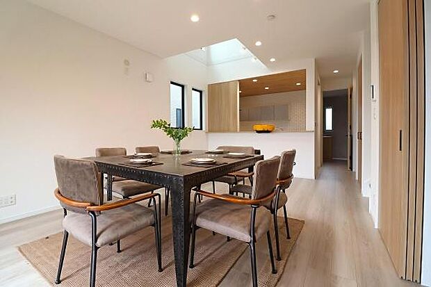 ※本画像は実際の室内写真をもとにCG加工を施しております。現状は家具や家電の配置がされており、空室時に近いイメージ写真となります。