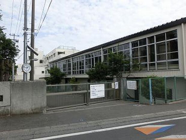 綾瀬市立北の台小学校まで702m