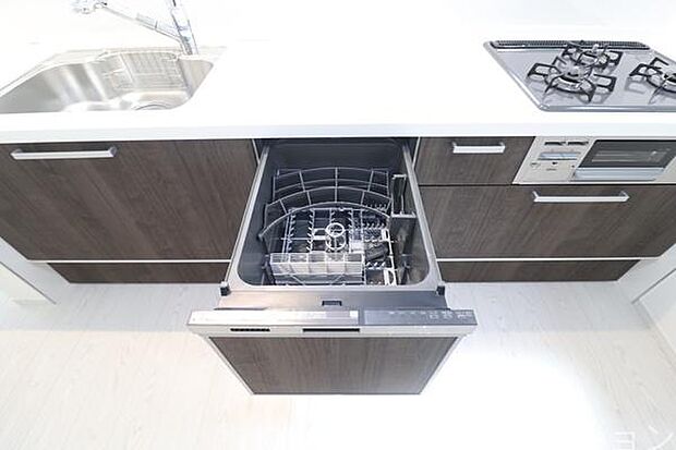 食器洗浄機は奥様の味方です。毎日の洗い物は手のお肌にもよくありません。食器洗浄機で食後の家事軽減とあなたのお肌を守りましょう。