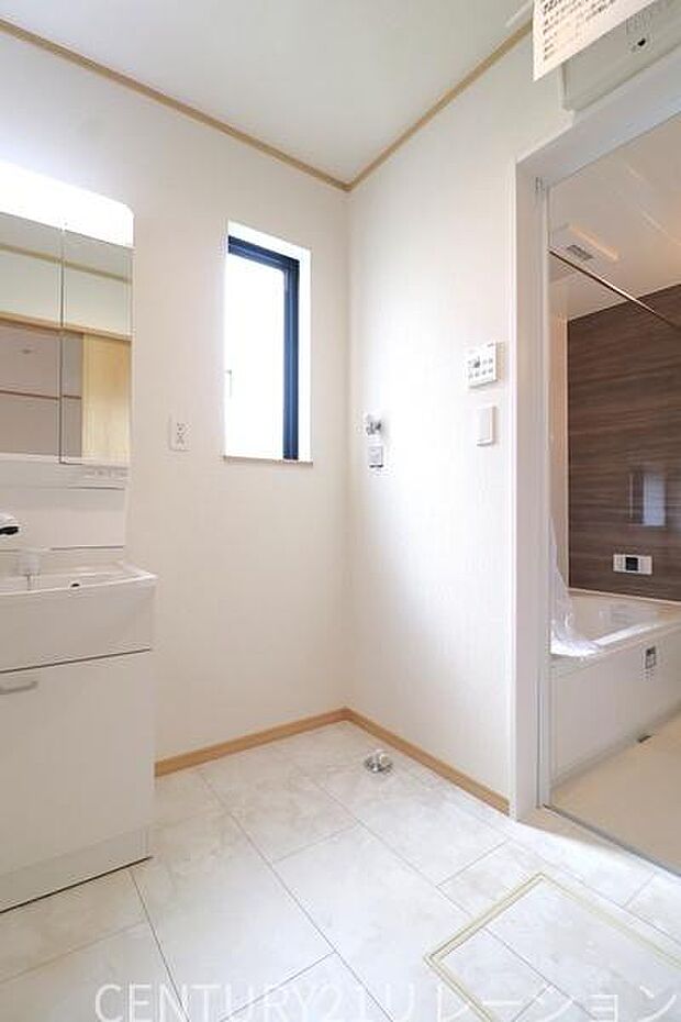 広い洗面・脱衣室はお子様のいらっしゃるご家庭にも対応