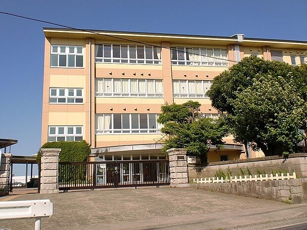 綾瀬市立綾瀬小学校まで950m