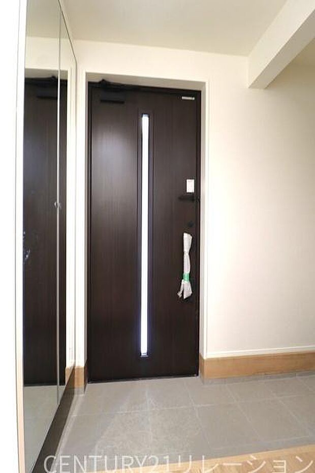 閑静な住宅街で車通りも少ない前面道路です