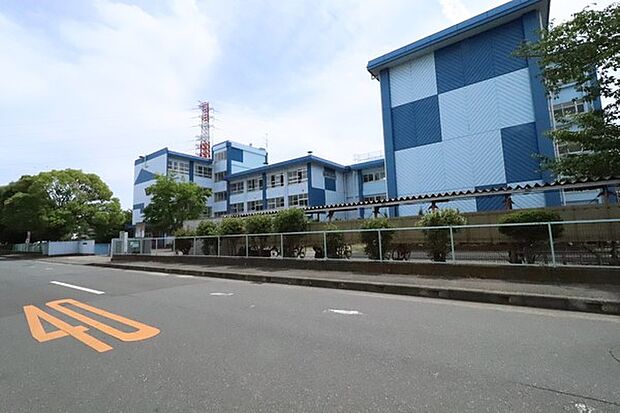 寒川町立寒川中学校まで1752m