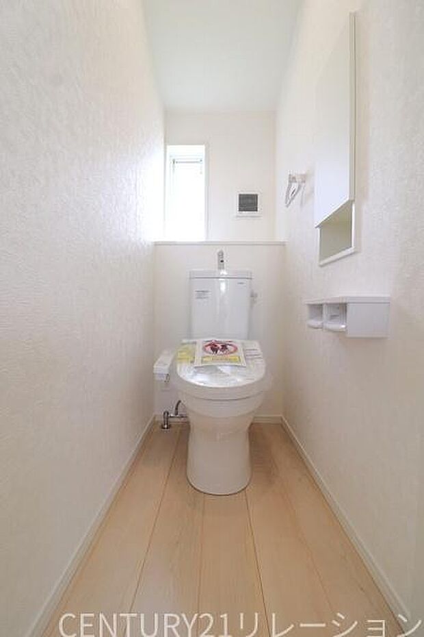 ウォシュレット付きの衛生的なトイレです。