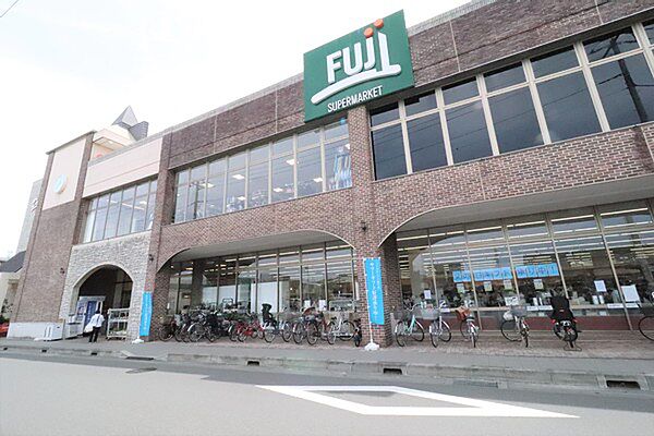 Fuji寒川店まで347m