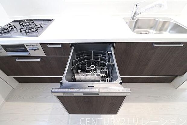 食器洗浄機は奥様の味方です。毎日の洗い物は手のお肌にもよくありません。食器洗浄機で食後の家事軽減とあなたのお肌を守りましょう。