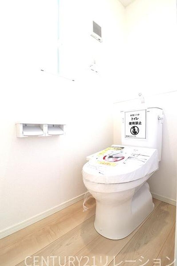 ウォシュレット付きの衛生的なトイレです。