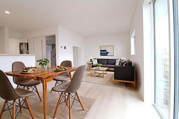 本画像はＣＧで作成しており、実際に現地に家具は置かれておりません。また価格に家具は含まれておりません。