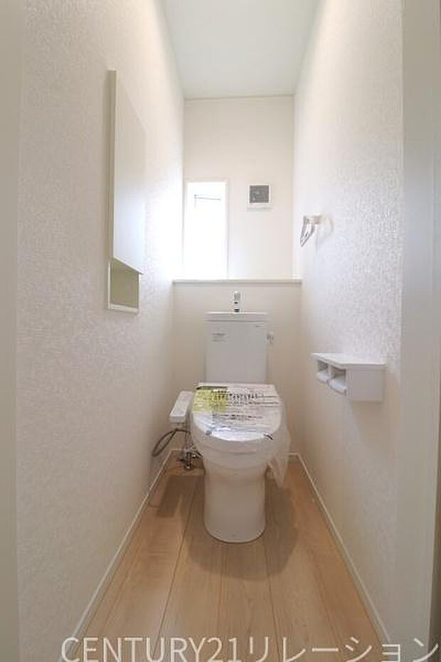 ウォシュレット付きの衛生的なトイレです。