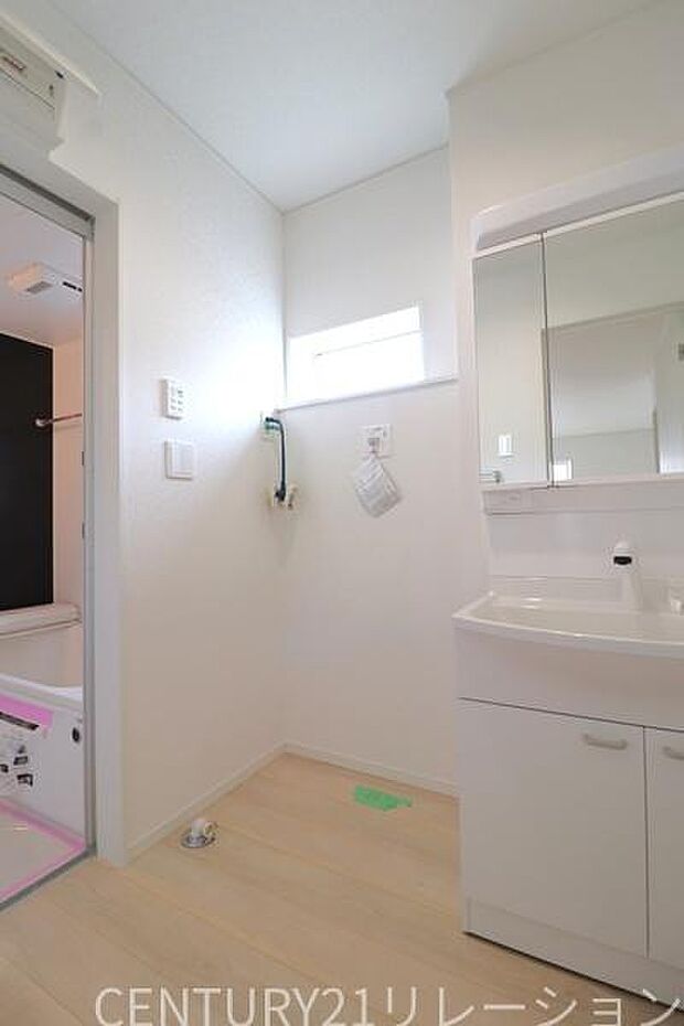 広い洗面・脱衣室はお子様のいらっしゃるご家庭にも対応