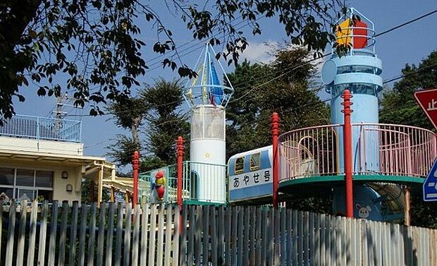 綾瀬幼稚園まで688m