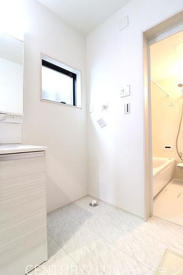 広い洗面・脱衣室はお子様のいらっしゃるご家庭にも対応