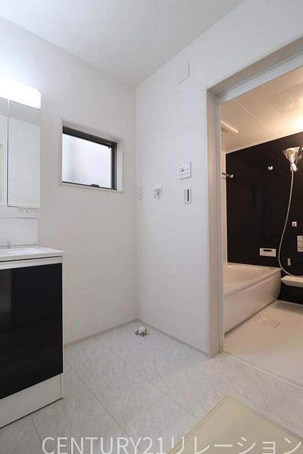 広い洗面・脱衣室はお子様のいらっしゃるご家庭にも対応