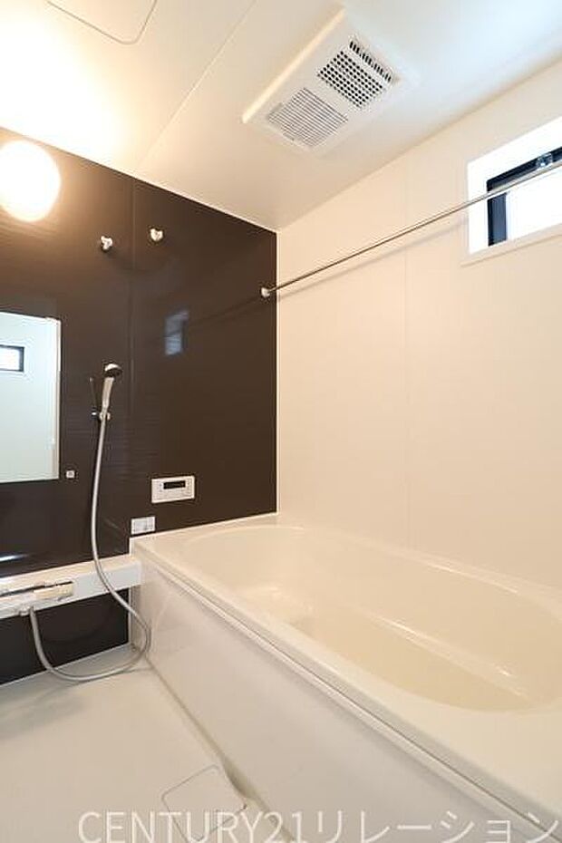 一坪タイプの浴室は、浴室換気乾燥暖房機付き