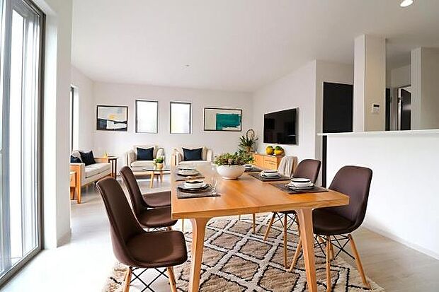 本画像はＣＧで作成しており、実際に現地に家具は置かれておりません。また価格に家具は含まれておりません。