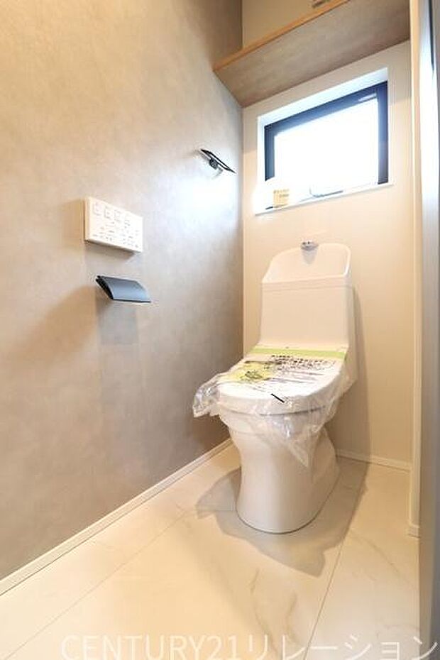 ウォシュレット付きの衛生的なトイレです。