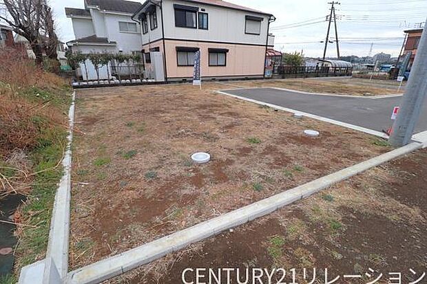 南側道路につき、陽当たりも通気性も良好です