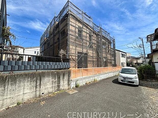 南側も通路のため、陽当たりも通風も良好です!