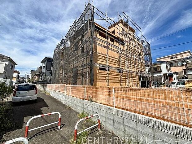 南側も通路のため、陽当たりも通風も良好です!