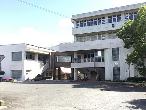 愛川町立愛川東中学校まで1985m