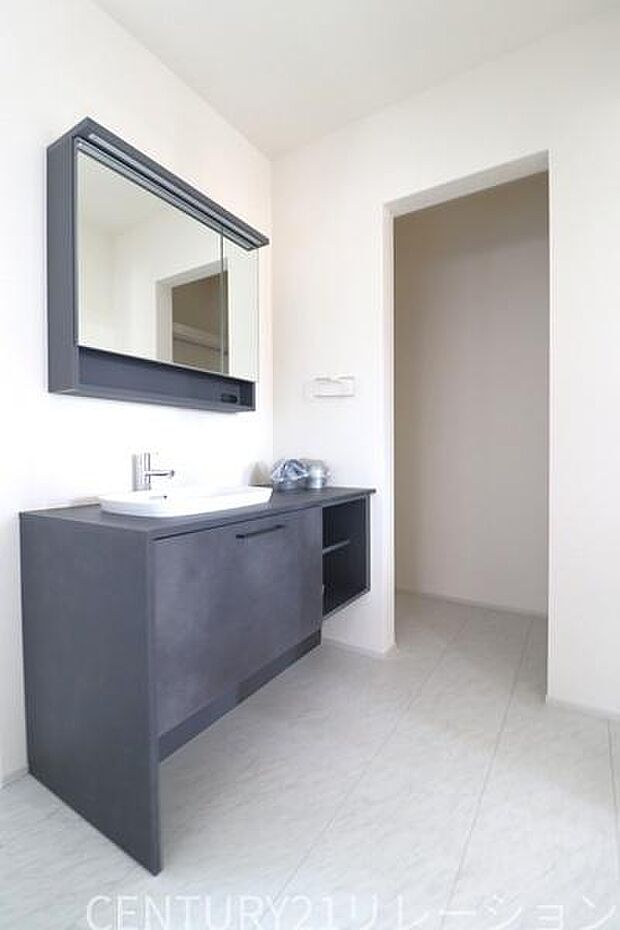 建売住宅とは思えない洗練された洗面化粧台