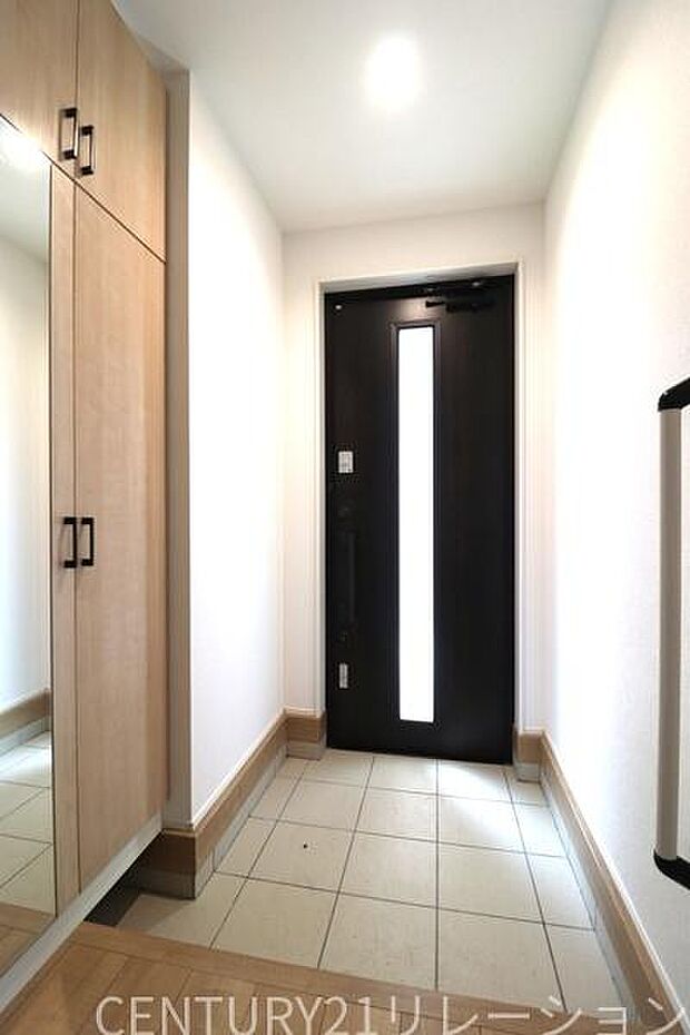 玄関のシューズボックスは収納量豊富です。たくさん靴をお持ちの方も安心です。