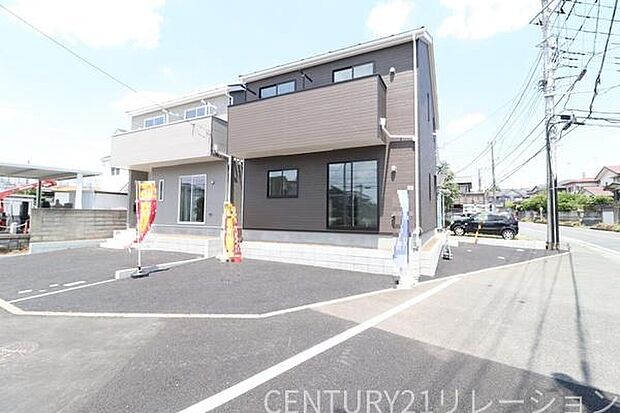 歩道部分が広く歩行も安心です。
