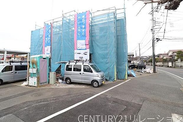 歩道部分が広く歩行も安心です。