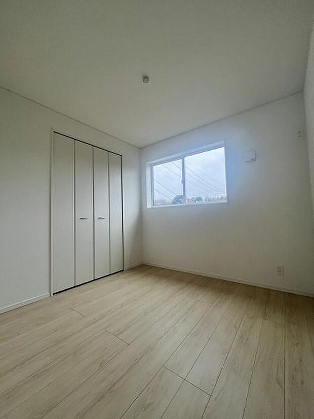 収納付きの洋室は、家具もすっきり配置できます。