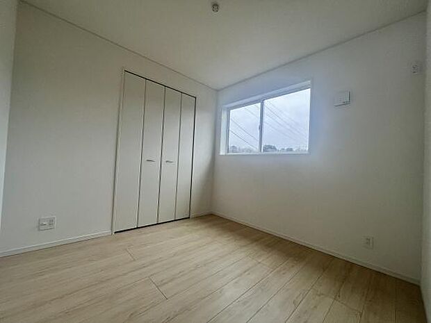 収納付きの洋室は、家具もすっきり配置できます。