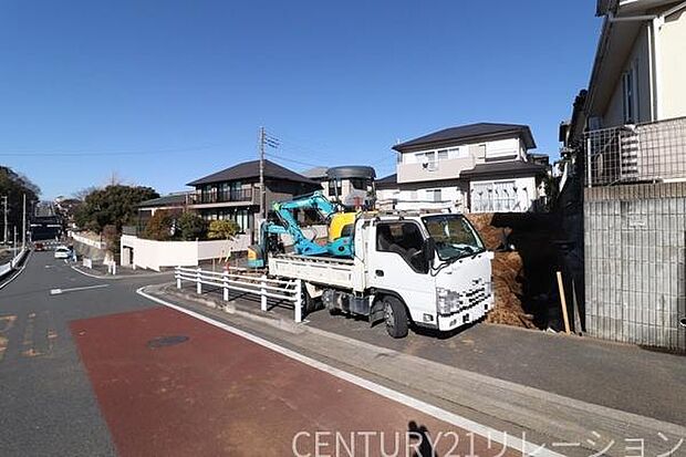 現地から少し歩くと公園があります。小さなお子様の運動不足解消に遊びに行けます。