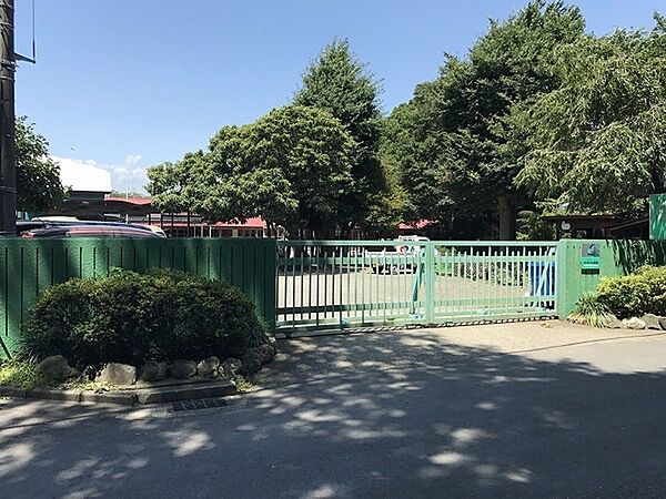 鈴鹿幼稚園まで676m
