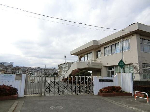 厚木市立依知南小学校まで1412m