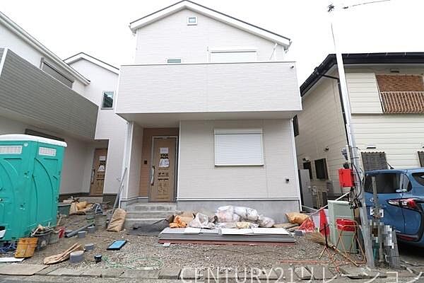 現地外観です。まもなく完成の為、室内ご見学いただけます。