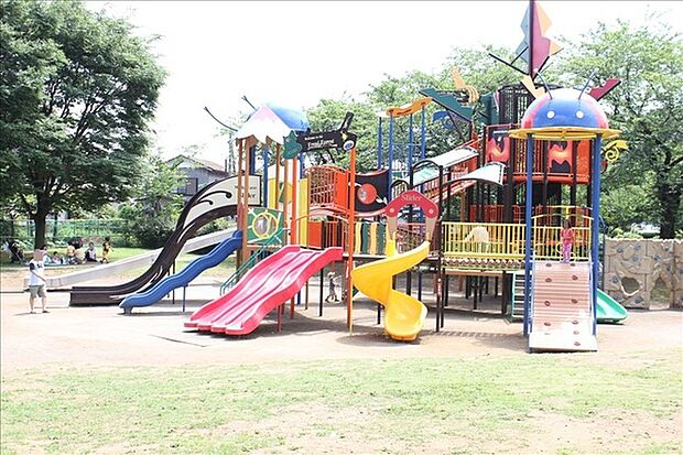 綾南公園まで869m