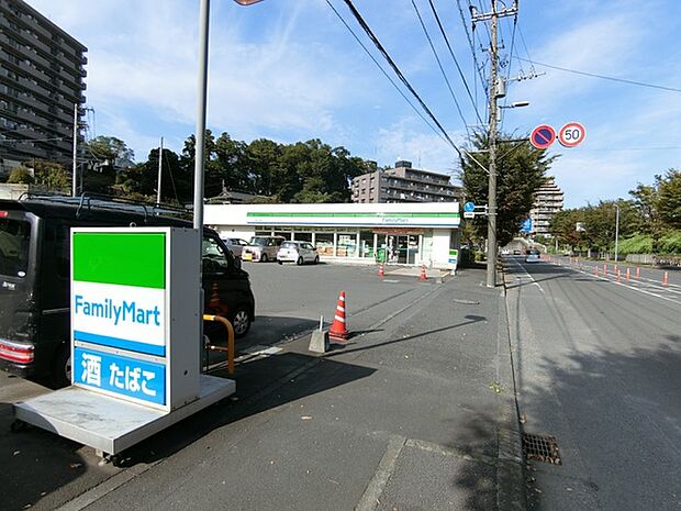 ファミリーマート座間入谷三丁目店まで664m