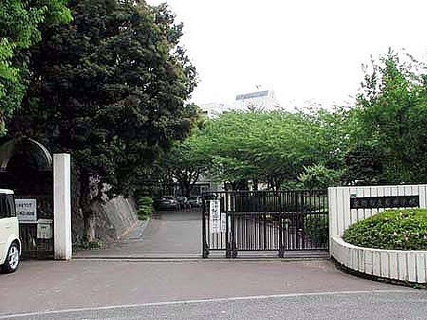 座間市立南中学校まで608m