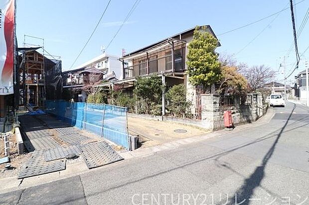 前面道路は交通量少なく住みやすい物件です。