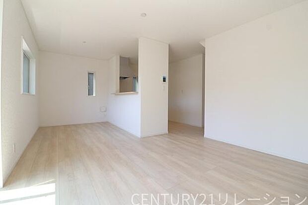 日当たりの良い明るいリビングです。16.6帖あるので、広々しています。